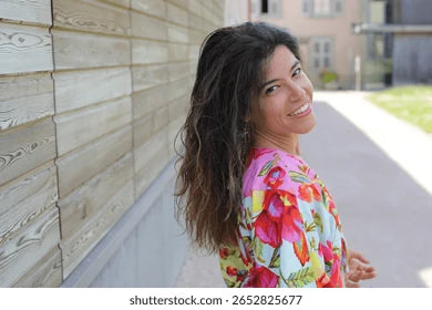 Gloria Urbina- Compradora de Facebook